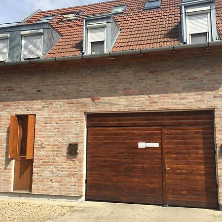 Abban Durmolj Apartman Gyula Buitenkant foto