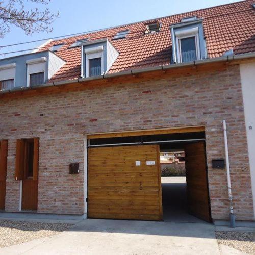 Abban Durmolj Apartman Gyula Buitenkant foto