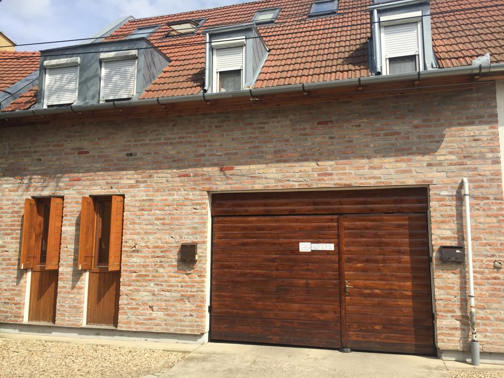 Abban Durmolj Apartman Gyula Buitenkant foto